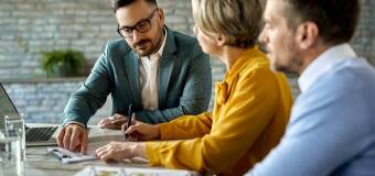 Budowanie relacji z klientami w ubezpieczeniach