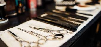 Narzędzia i kosmetyki w fryzjerstwie mobilnym