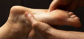 Lecznicze zabiegi stóp – refleksologia i techniki terapeutyczne