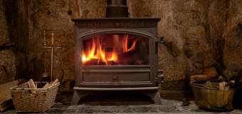 Jak prawidłowo uszczelnić kominek w domu?