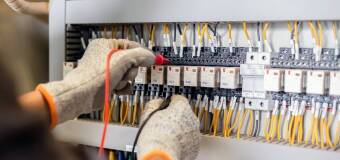 Montaż niskoprądowych instalacji – kluczowe informacje