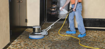 Jak wyprać dywan i tapicerkę meblową?