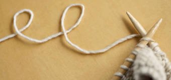 Jak rozpocząć przygodę z robótkami na drutach?