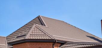 Wybór pokrycia dachowego – kluczowe aspekty i porady