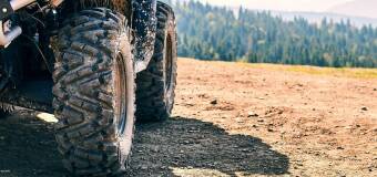 Wybór używanego auta terenowego – kluczowe wskazówki