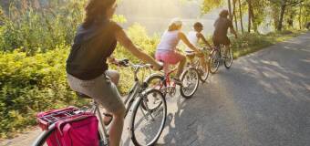 Wynajem rowerów Velo nad Jeziorem Czorsztyńskim — kiedy dowóz oszczędza najwięcej czasu