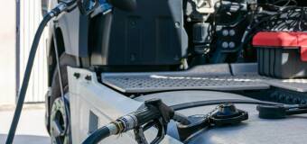 Dlaczego ciężarówka pracująca w trasie potrzebuje innego zapasu energii niż auto osobowe