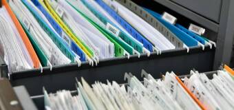 Jak porządek w dokumentach firmowych zmienia pracę księgowych i bezpieczeństwo rozliczeń