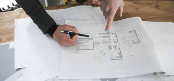 Dlaczego rozmowa z architektem przed zakupem działki oszczędza późniejsze poprawki projektu