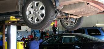 Kiedy warto oddać auto do mechanika, który rozdziela problem czujnika i mechaniki