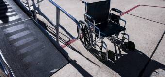 Kiedy balustrady stalowe przy schodach i podjazdach trzeba projektować pod konkretnych użytkowników